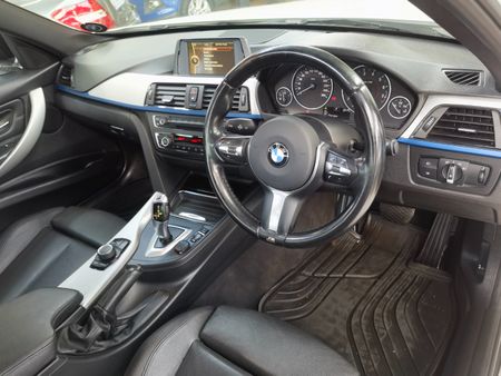 2014-BMW-3-Series-320i-M-Sport-Auto_11