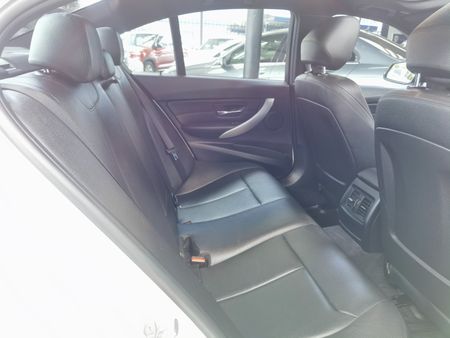 2014-BMW-3-Series-320i-M-Sport-Auto_14