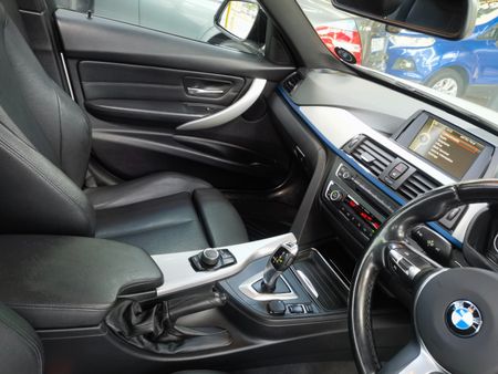 2014-BMW-3-Series-320i-M-Sport-Auto_17