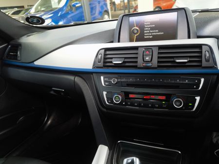 2014-BMW-3-Series-320i-M-Sport-Auto_19