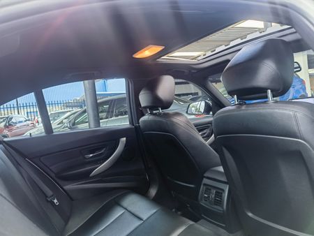 2014-BMW-3-Series-320i-M-Sport-Auto_6