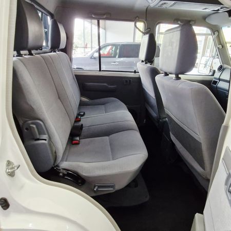 2019-Toyota-Land-Cruiser-79-45-D-4D-LX-V8-Double-Cab_11