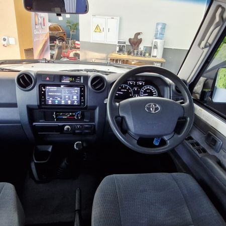 2019-Toyota-Land-Cruiser-79-45-D-4D-LX-V8-Double-Cab_15