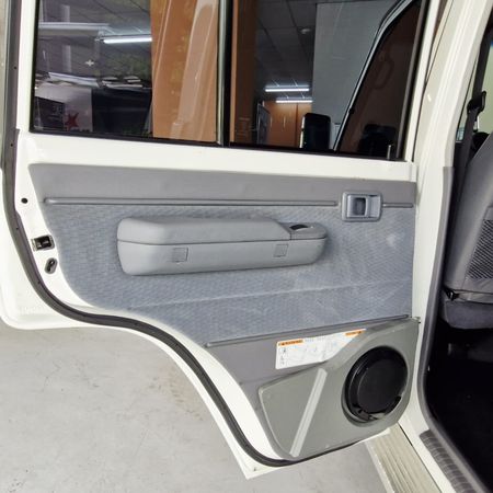 2019-Toyota-Land-Cruiser-79-45-D-4D-LX-V8-Double-Cab_6
