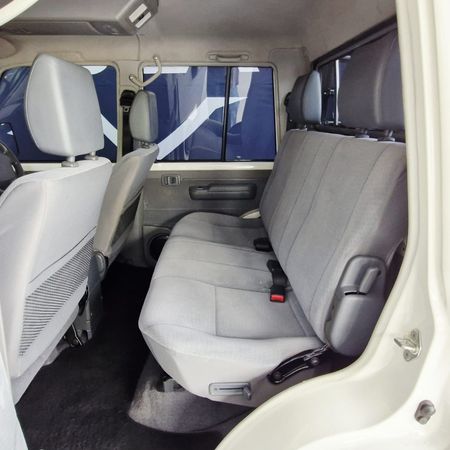 2019-Toyota-Land-Cruiser-79-45-D-4D-LX-V8-Double-Cab_7