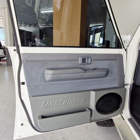 2019-Toyota-Land-Cruiser-79-45-D-4D-LX-V8-Double-Cab_8