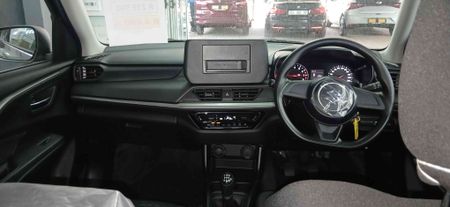 2025-Suzuki-Swift-12-GL_10