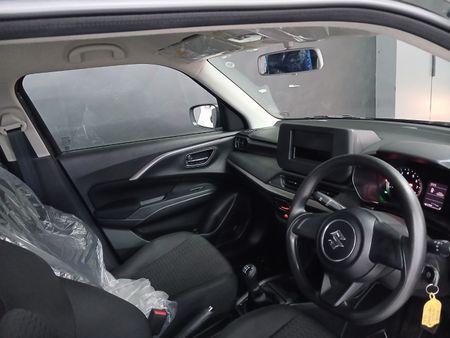 2025-Suzuki-Swift-12-GL_11