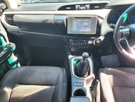2017-Toyota-Hilux-28-GD-6-Raider-4x4-Double-Cab_9