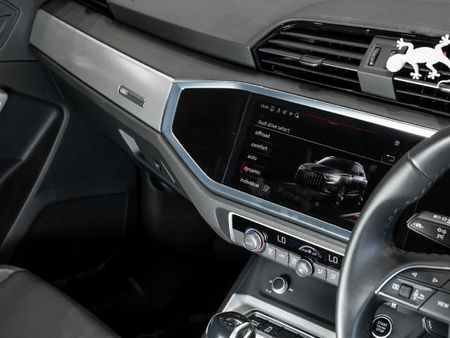 2025-Audi-Q3-35TDI-Urban-Edition_13