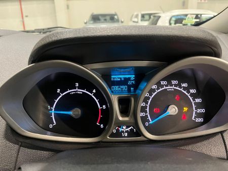 2018-Ford-EcoSport-15-TDCi-Titanium_9