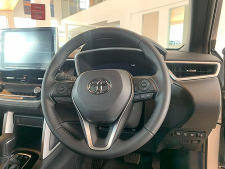 2026-Toyota-Corolla-Cross-18-XR-Hybrid_10