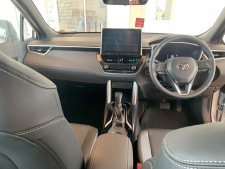2026-Toyota-Corolla-Cross-18-XR-Hybrid_12