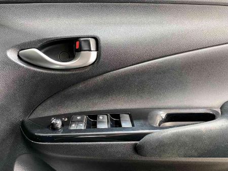 2018-Toyota-Yaris-15-XS-Auto-5-dr_12