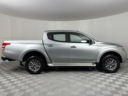 2018-Mitsubishi-Triton-24-Di-Dc-Auto-Double-Cab_17