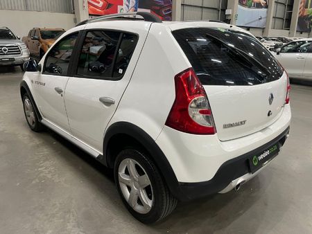 2013-Renault-Sandero-16-Stepway_4