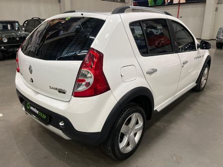 2013-Renault-Sandero-16-Stepway_6