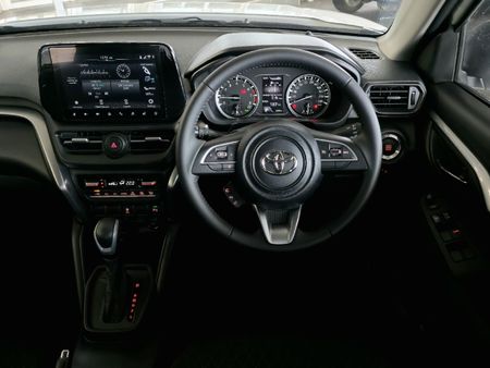 2026-Toyota-Urban-Cruiser-15-XR-Auto_10