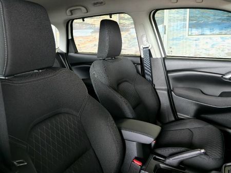 2026-Toyota-Urban-Cruiser-15-XR-Auto_12