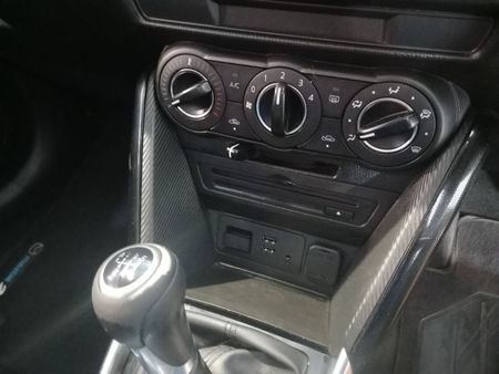2017-Mazda-2-15-Dynamic-5-dr_11
