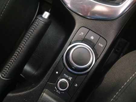 2017-Mazda-2-15-Dynamic-5-dr_12