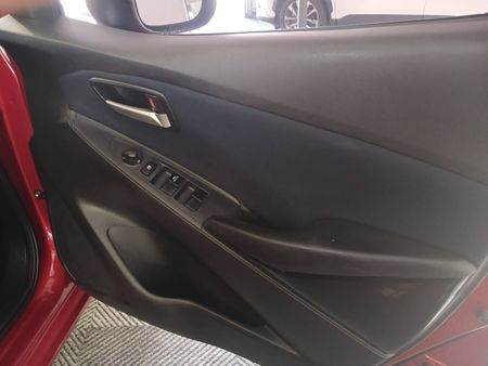 2017-Mazda-2-15-Dynamic-5-dr_7