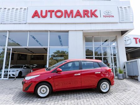 2019-Toyota-Yaris-15-XI-5-dr_0