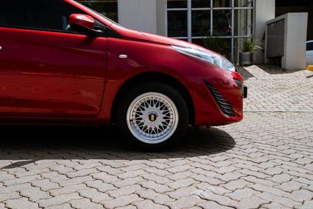 2019-Toyota-Yaris-15-XI-5-dr_15