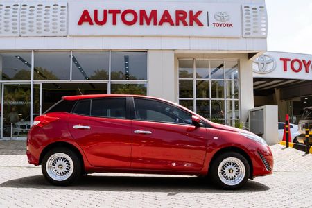 2019-Toyota-Yaris-15-XI-5-dr_16