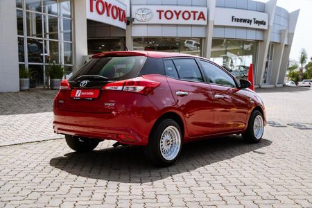 2019-Toyota-Yaris-15-XI-5-dr_17