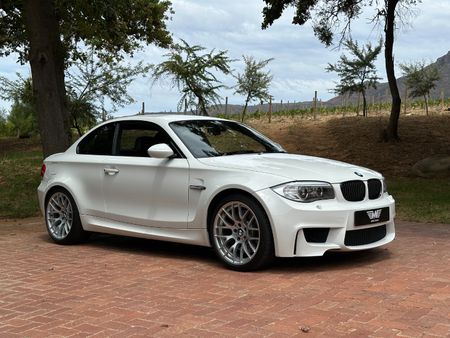 2011-BMW-1-Series-1M-Coupe_0