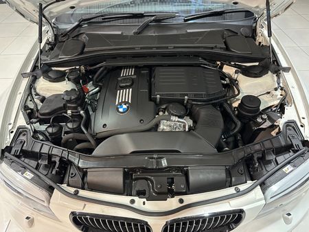 2011-BMW-1-Series-1M-Coupe_12