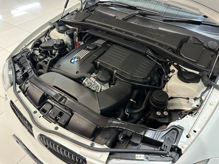 2011-BMW-1-Series-1M-Coupe_13