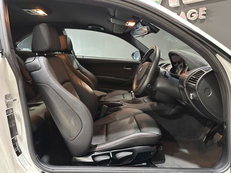 2011-BMW-1-Series-1M-Coupe_7