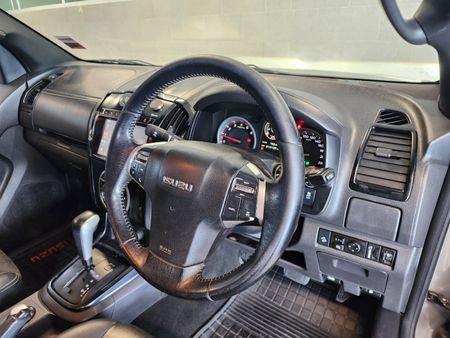 2021-Isuzu-D-Max-300-LX-4x4-Auto-Double-Cab_10