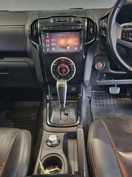 2021-Isuzu-D-Max-300-LX-4x4-Auto-Double-Cab_16