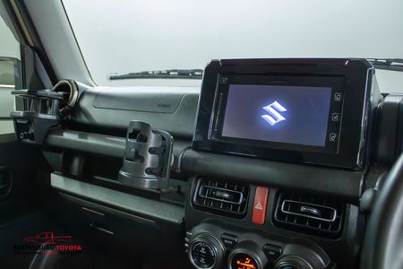 2023-Suzuki-Jimny-15-GLX_13