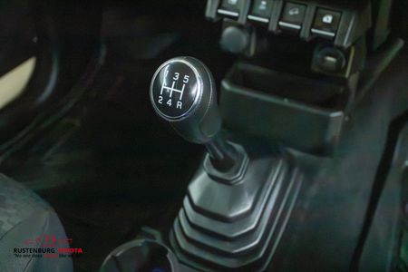 2023-Suzuki-Jimny-15-GLX_16