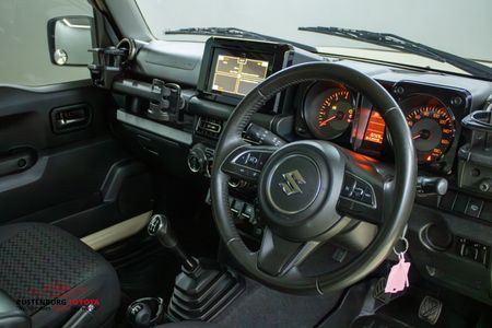 2023-Suzuki-Jimny-15-GLX_17