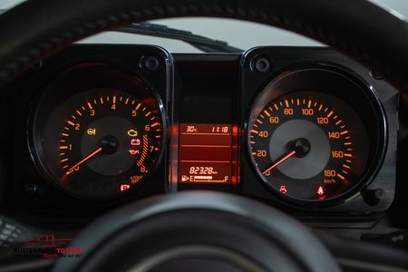 2023-Suzuki-Jimny-15-GLX_18