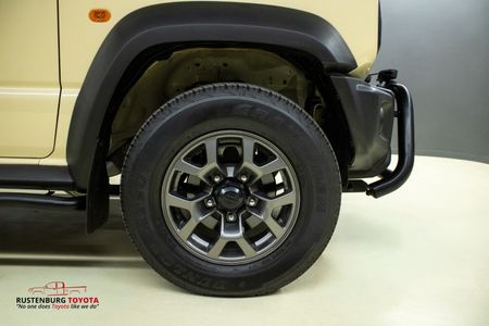 2023-Suzuki-Jimny-15-GLX_28