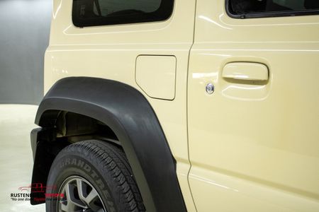 2023-Suzuki-Jimny-15-GLX_29