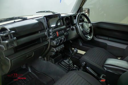 2023-Suzuki-Jimny-15-GLX_5