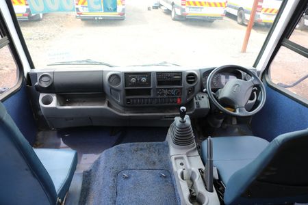 2017-Hino-300-34-Seater-12-Standing_8