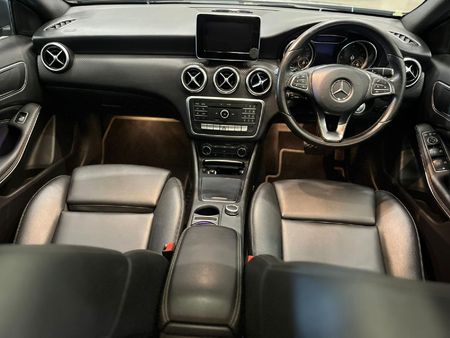 2017-Mercedes-Benz-A-Class-A-220d-Urban-Auto_9