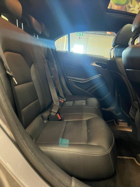 2017-Mercedes-Benz-A-Class-A-220d-Urban-Auto_11