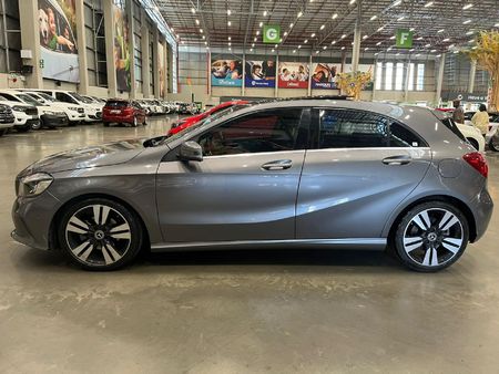 2017-Mercedes-Benz-A-Class-A-220d-Urban-Auto_5