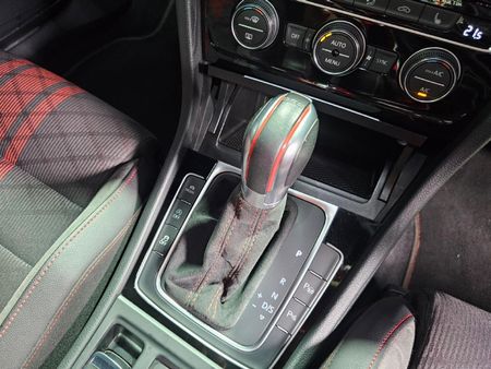 2020-Volkswagen-Golf-VII-GTI-20-TSI-Auto-TCR_13