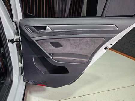 2020-Volkswagen-Golf-VII-GTI-20-TSI-Auto-TCR_19