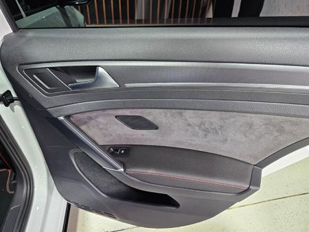 2020-Volkswagen-Golf-VII-GTI-20-TSI-Auto-TCR_20